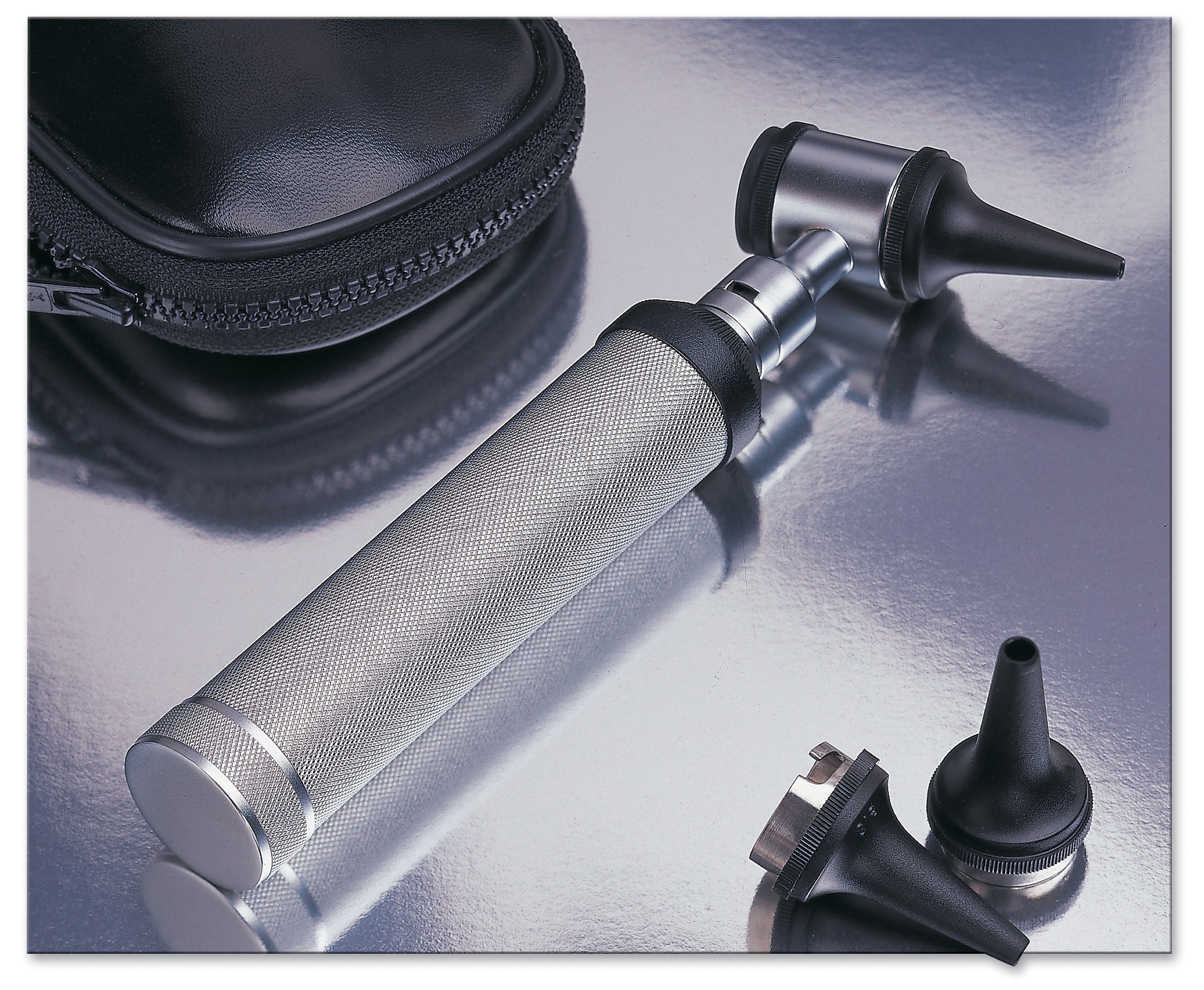 Diagnostic Economy Standard Otoscope, 2.5V German Lamp, 3X Lens, Bayonet Locking Head, Satin Finish 